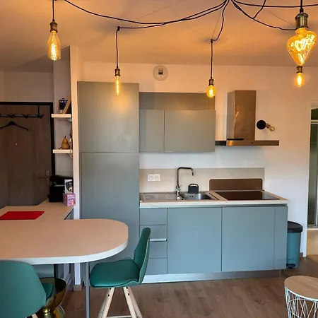 Pauline Apartment