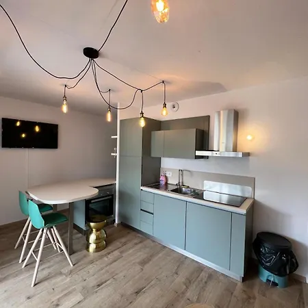 Pauline Apartment *